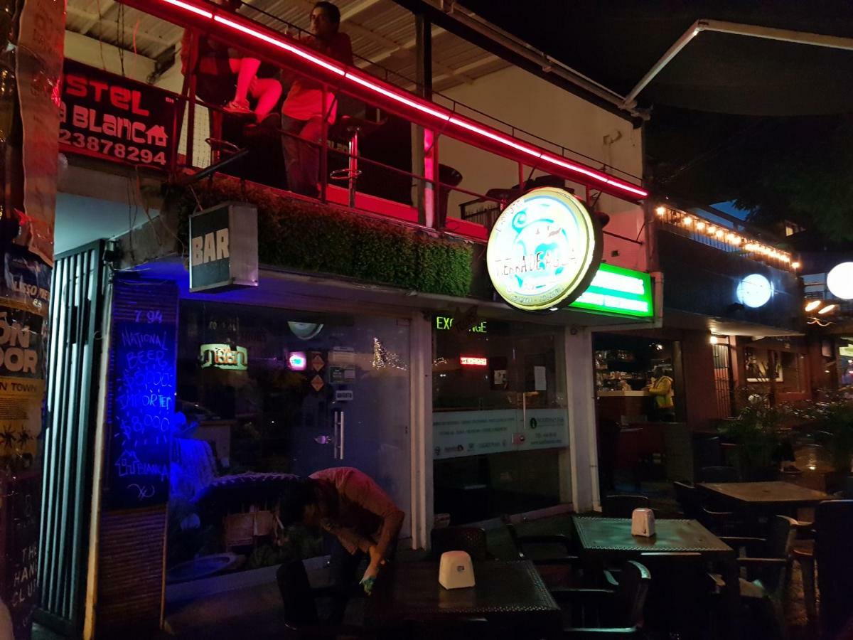 Casa Blanca Hostel เมเดยิน ภายนอก รูปภาพ